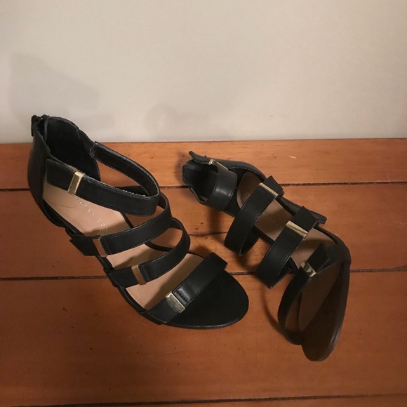 Shoes - Picture 3 of 6